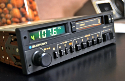 Klassikkoradiot palaavat – Blaupunkt tuo retron takaisin autoihin