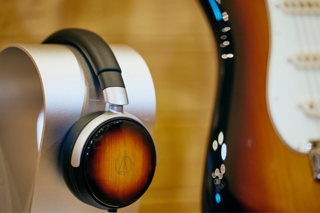 Audio Technican puukuulokkeisiin saatiin kitaroista tuttu sunburst ilme 1