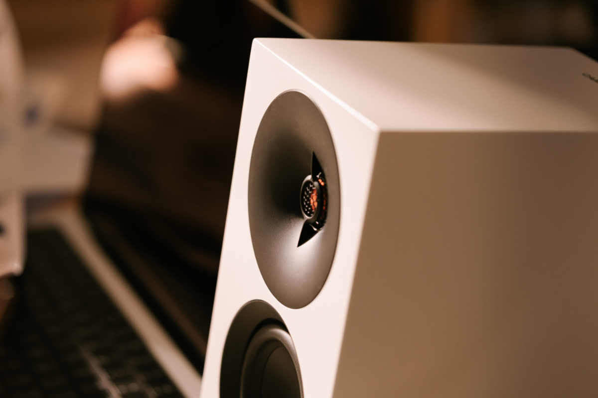 Cambridge Audio LR S tuo aktiivikaiuttimet tyopoydalle ja pieniin tiloihin 2
