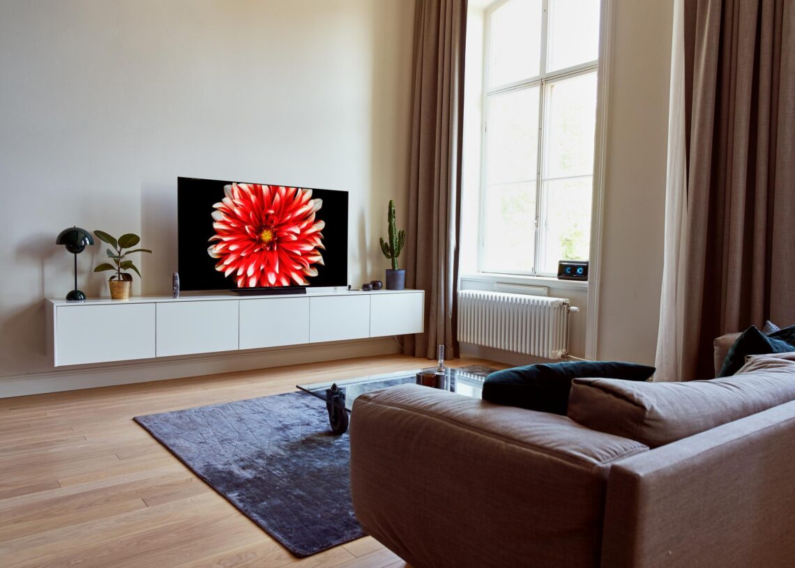 Il televisore LG OLED 55B8 in prova: nero assoluto.