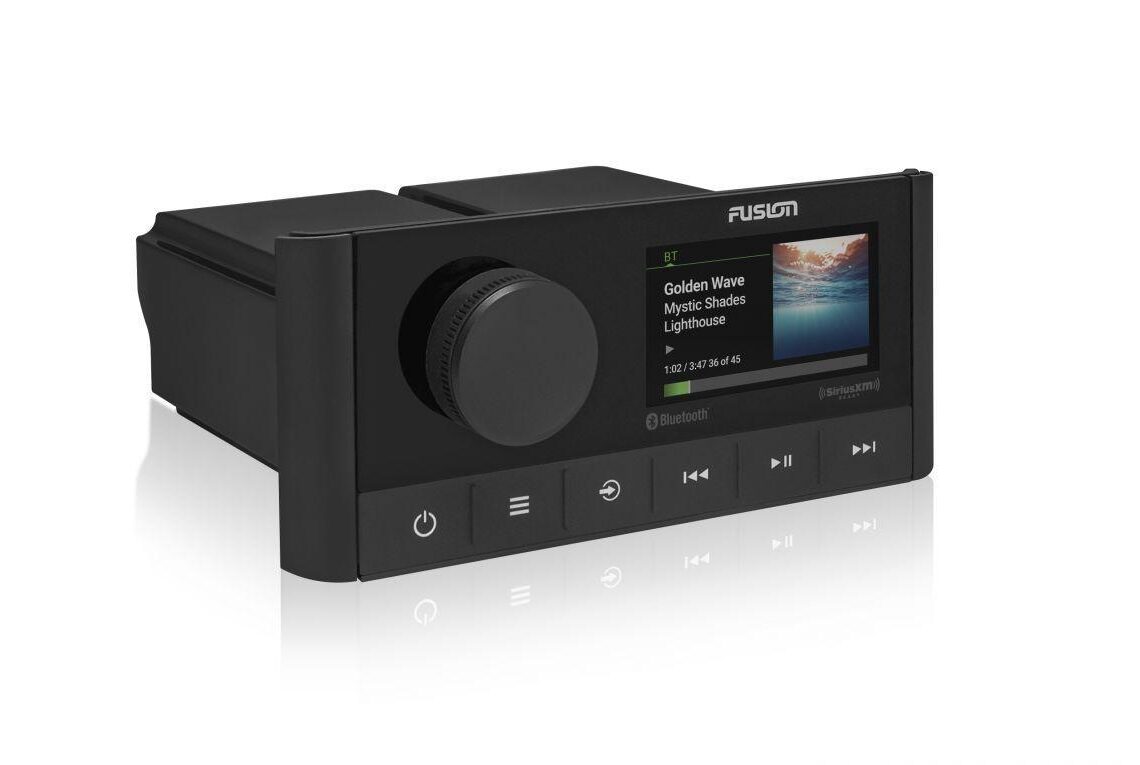 Garmin presenta due set stereo e altoparlanti per imbarcazioni