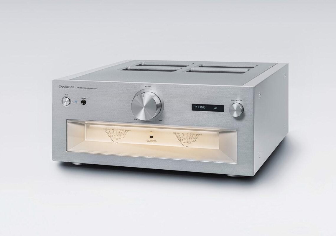 Testissä Technics SU-R1000 -vahvistin: Brutaalia digivääntöä! | AVPlus