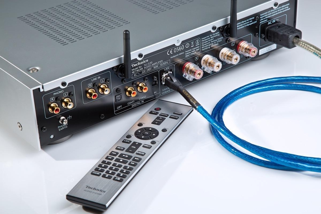 HM1704 Network Technics Baksida web