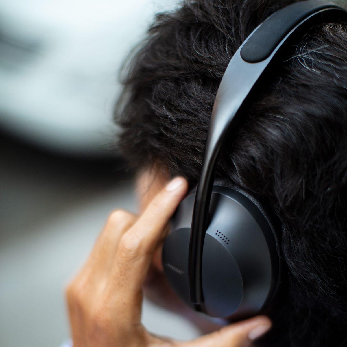 Headphones 700 Black e1559160762199