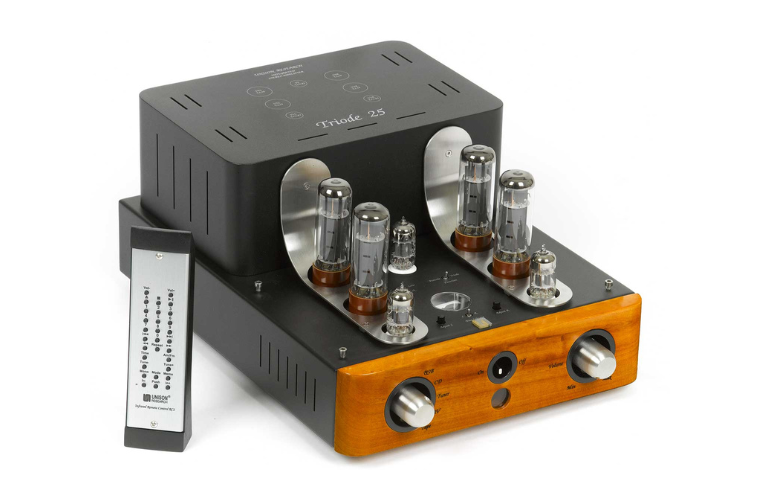 Un sacco di hi-fi nella stanza hi-fi