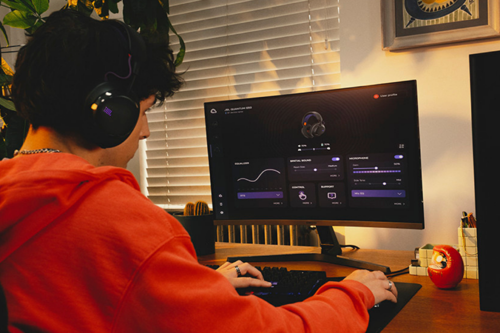 JBL QuantumENGINE uudistuu isosti – tekoaly alkaa korostaa vihollisten askelia peleissa