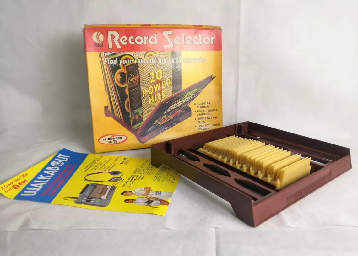 Paluu 70-luvulle: K-Tel Record Selector mullistaa LP-levyjen säilytyksen!