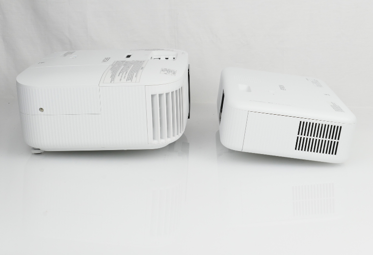 Due ottime opzioni per l'home theater: 1.100 euro 4K UHD o 600 euro FullHD 1