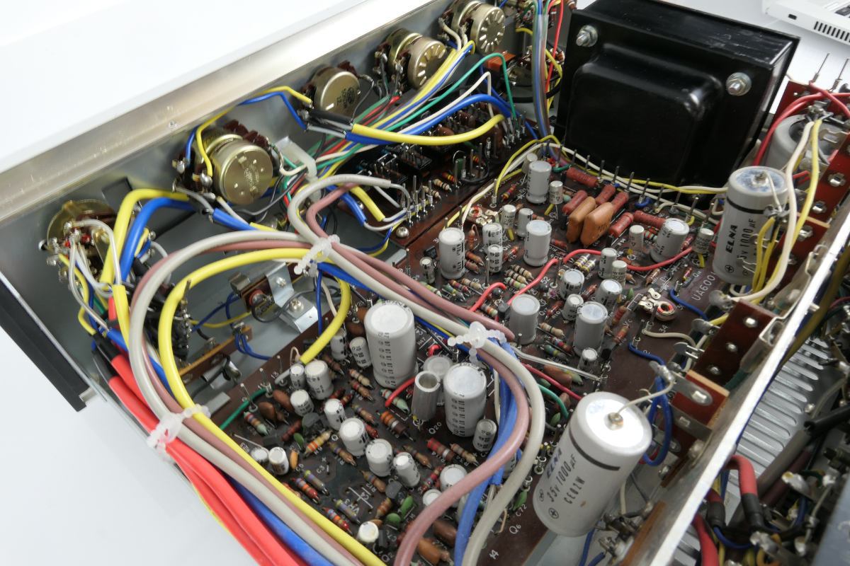 Kenwood KA 4002 – Un piccolo amplificatore davvero straordinario degli anni '70.
