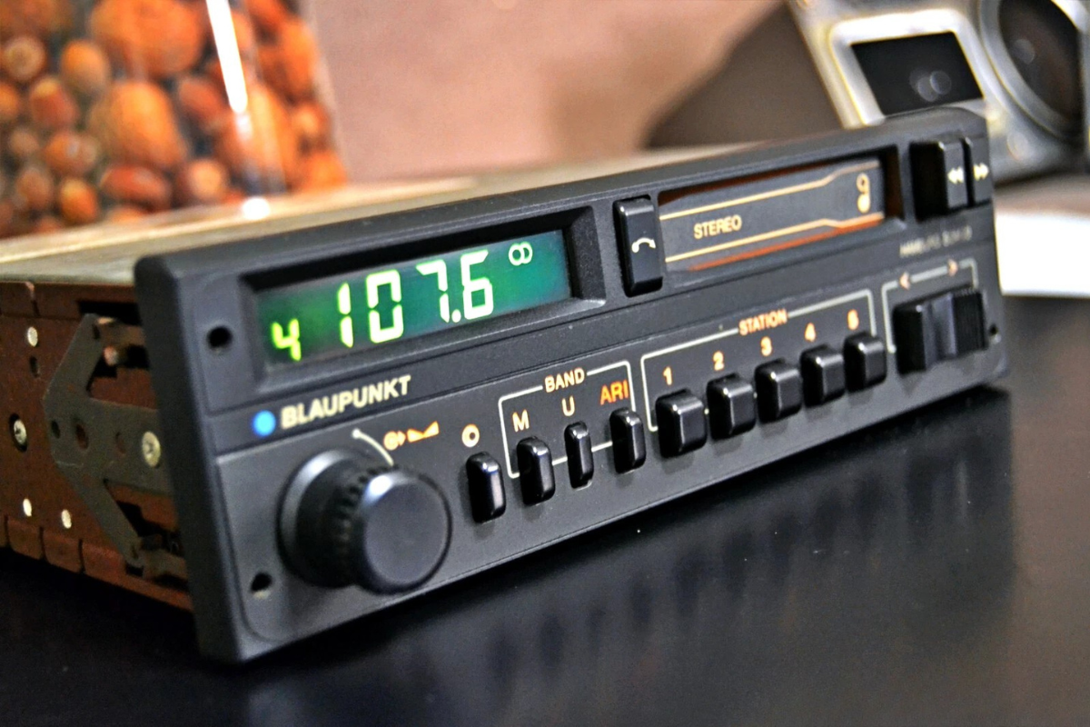 Klassikkoradiot palaavat – Blaupunkt tuo retron takaisin autoihin
