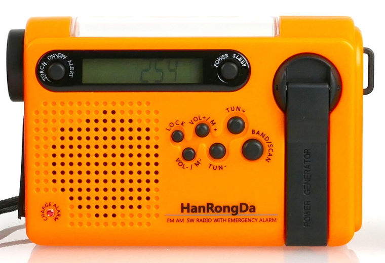 Sperimentando con radio a manovella che generano luce e potenza azionando una manovella 4
