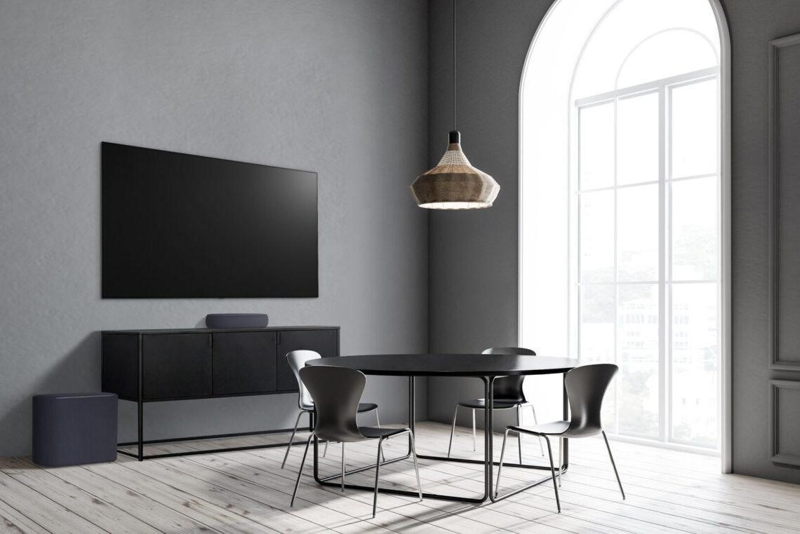 LG esitteli minikokoisen Atmos-soundbarin
