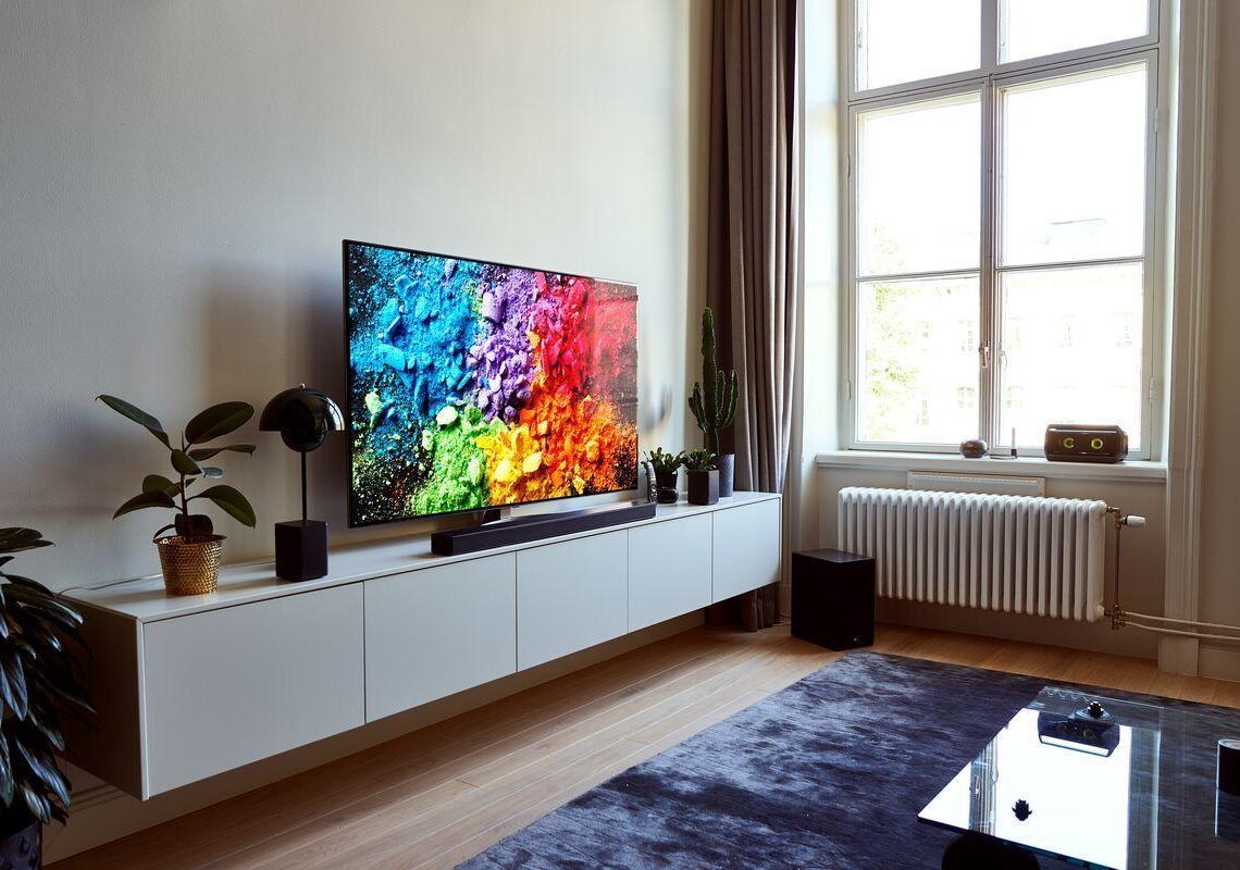 Confronto tra due soundbar: un'intelligente miglioria all'audio del televisore.