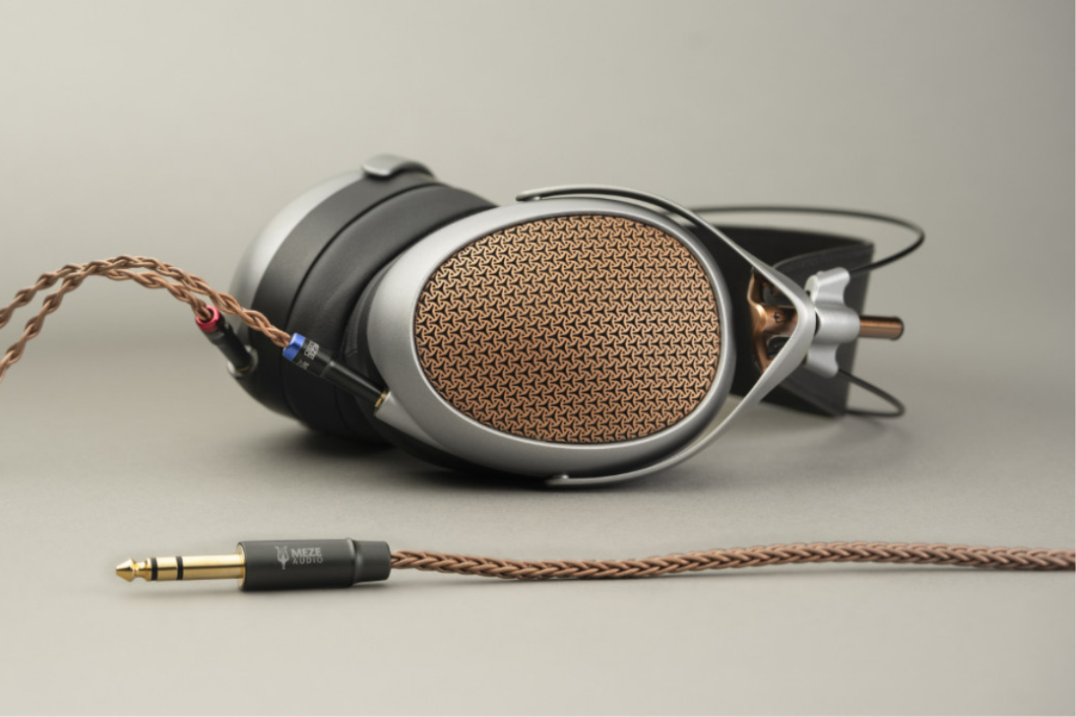 Le nuove cuffie planari aperte Meze Audio POET uniscono stile e tecnologia all'avanguardia.