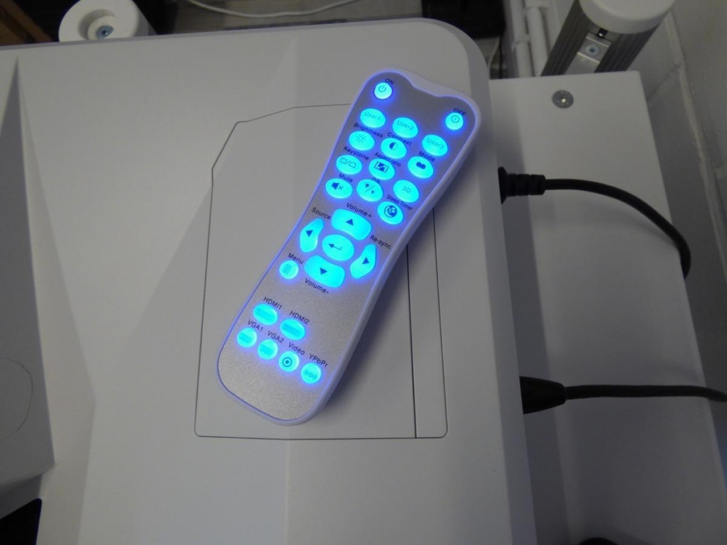 Optoma GT5500Plus kaukosaadin web 1