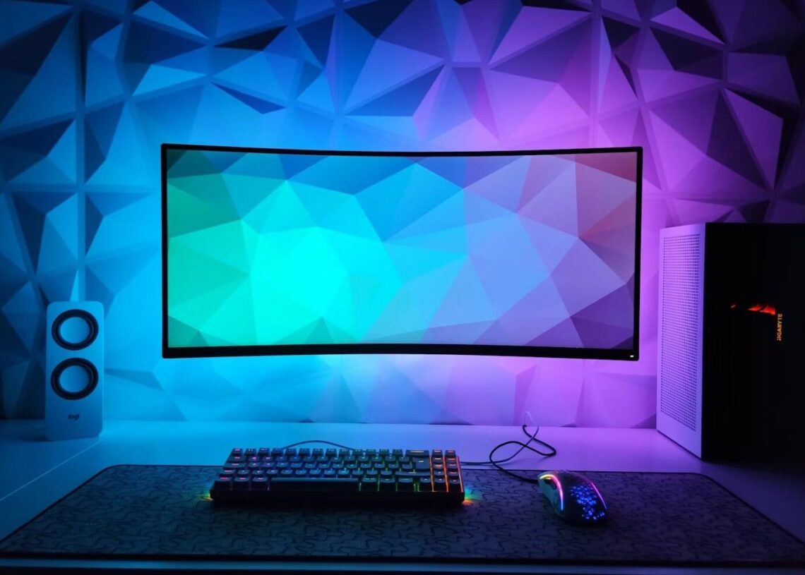 In che modo la qualità audio e video influisce sull'esperienza di gioco online?