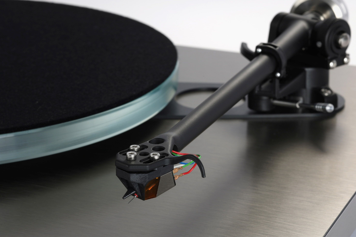 La Planar 6 RS Edition introduce un nuovo modello nella collezione Regan 1