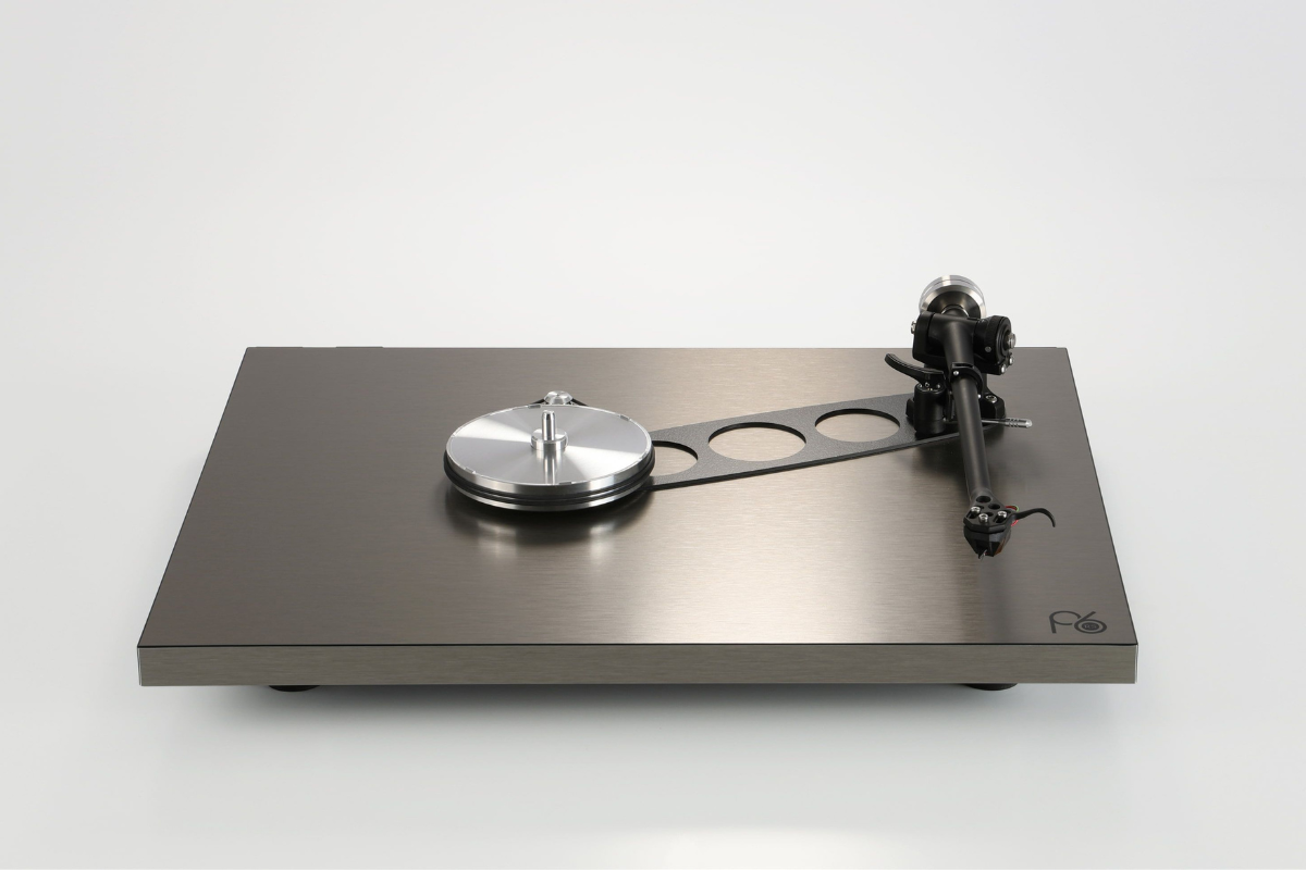 La Planar 6 RS Edition introduce un nuovo modello nella collezione Regan 3