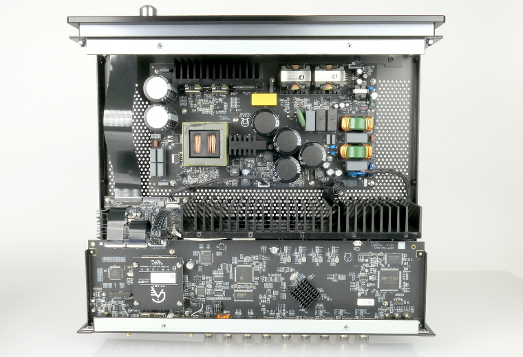 Primare SPA25 Prisma Audiofiilin AV vahvistin 3