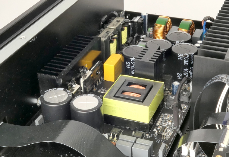 Primare SPA25 Prisma Audiofiilin AV vahvistin 4