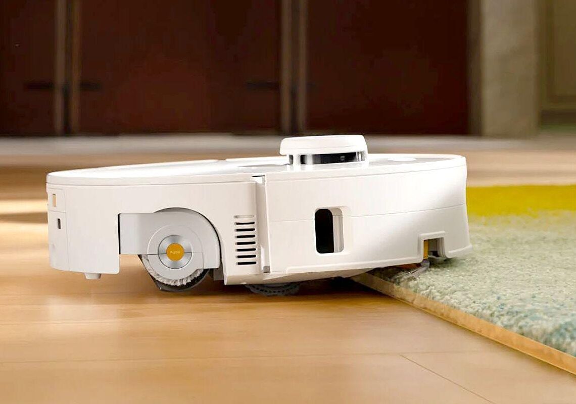Roborock lancia un robot aspirapolvere con una potente spazzola a rullo e un aspirapolvere a vapore per liquidi e solidi.