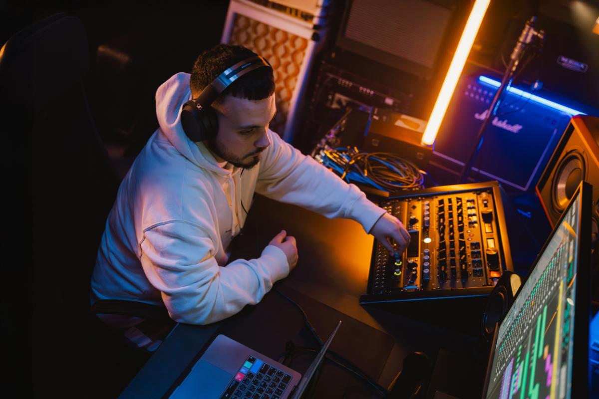 Sennheiser HD 480 PRO tuo suljetut ammattikuulokkeet studioon lavalle ja liikkuvaan tuotantoon 2