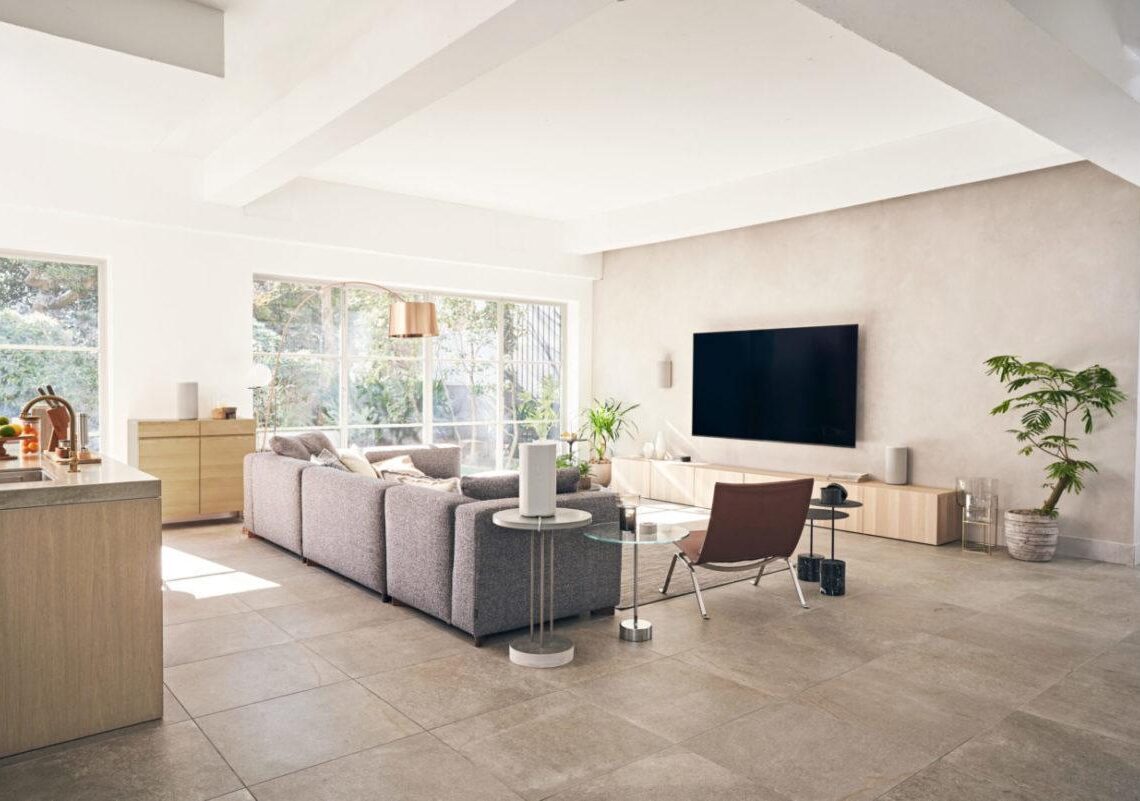 Sony presenta il sistema home theater HT-A9: riproduzione Atmos con quattro altoparlanti.