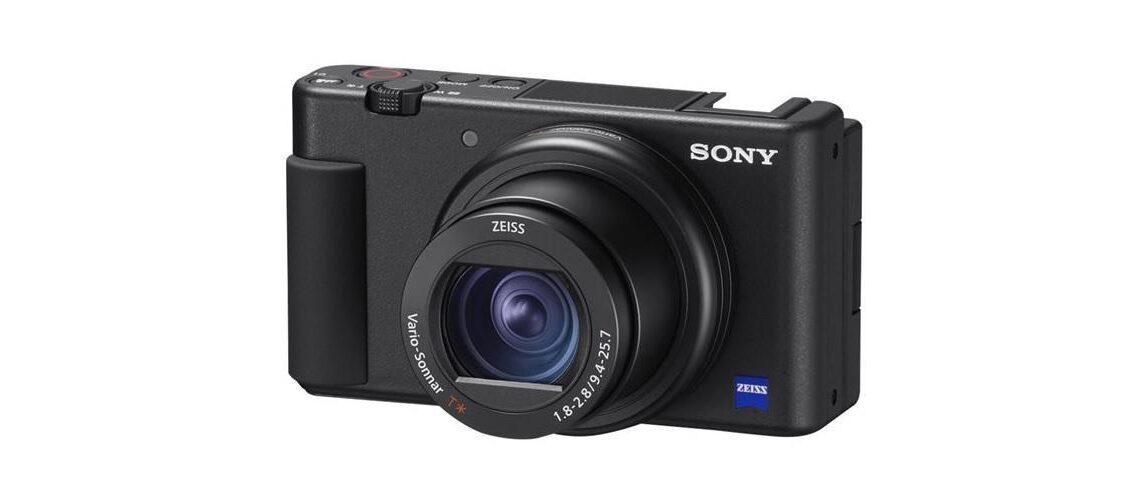 Videocamera compatta Sony ZV-1 VLOG con messa a fuoco super veloce e microfono direzionale.