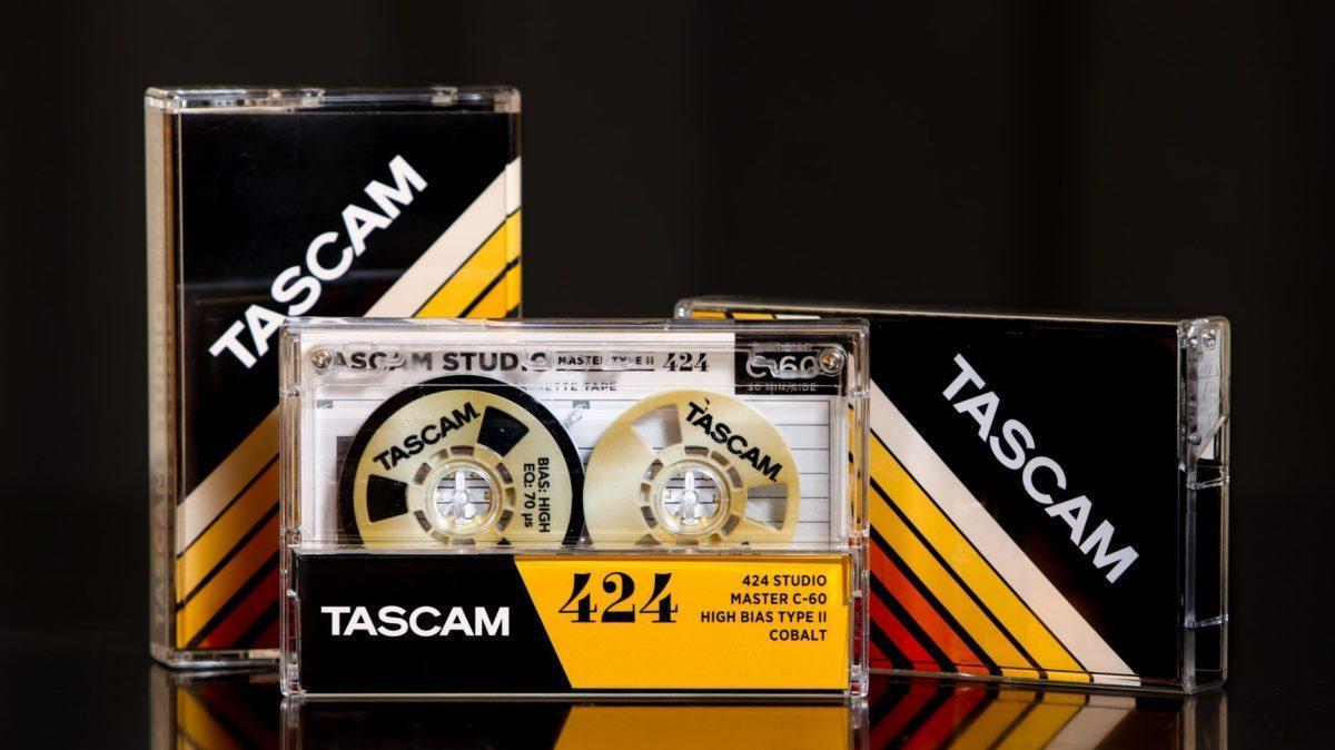 Nyt voi kaivaa neliraiturit kaapista! TASCAM julkisti uuden kasetin 50-vuotisjuhliensa kunniaksi