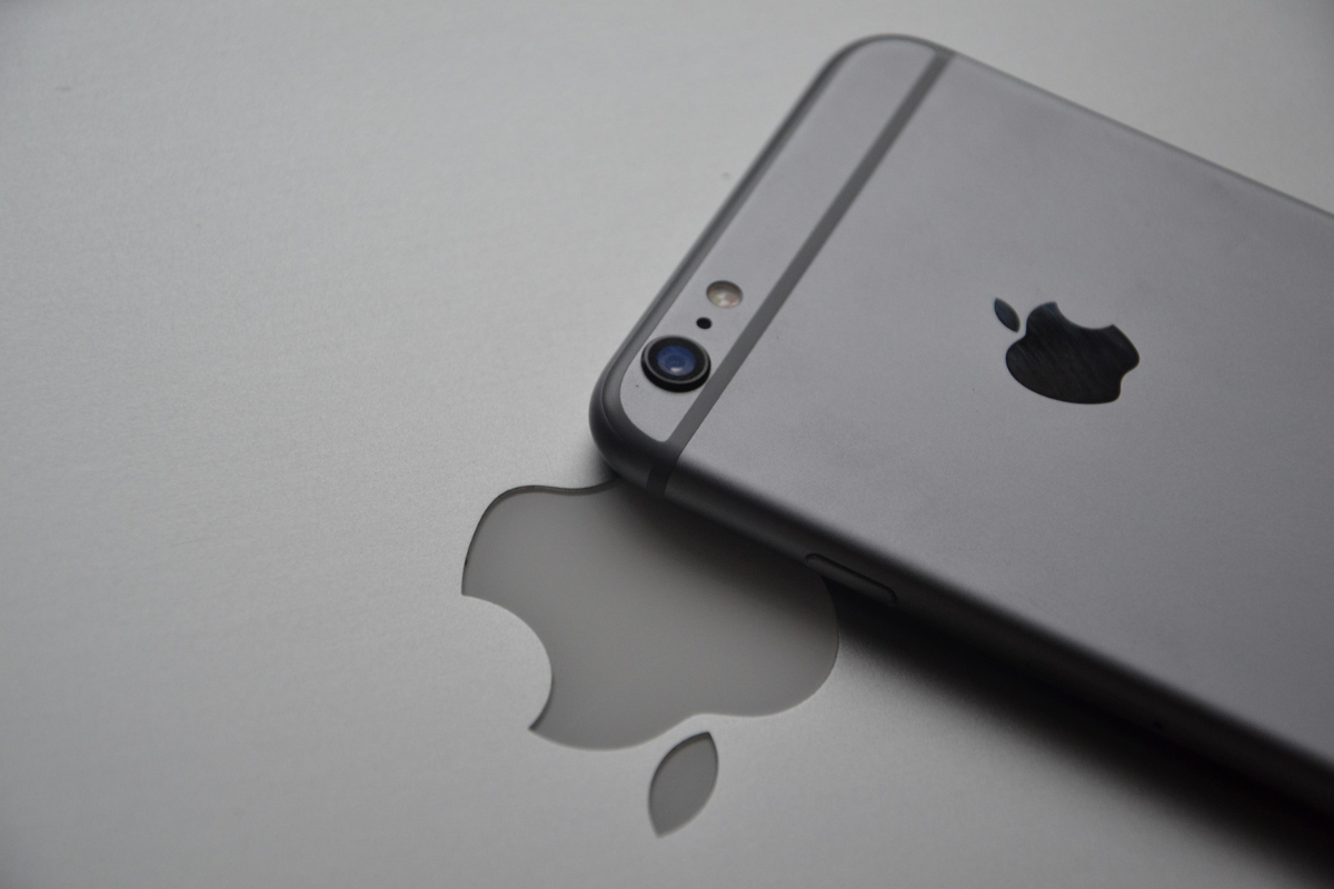 Taitettava Apple iPhone odotettavissa vuonna 2026