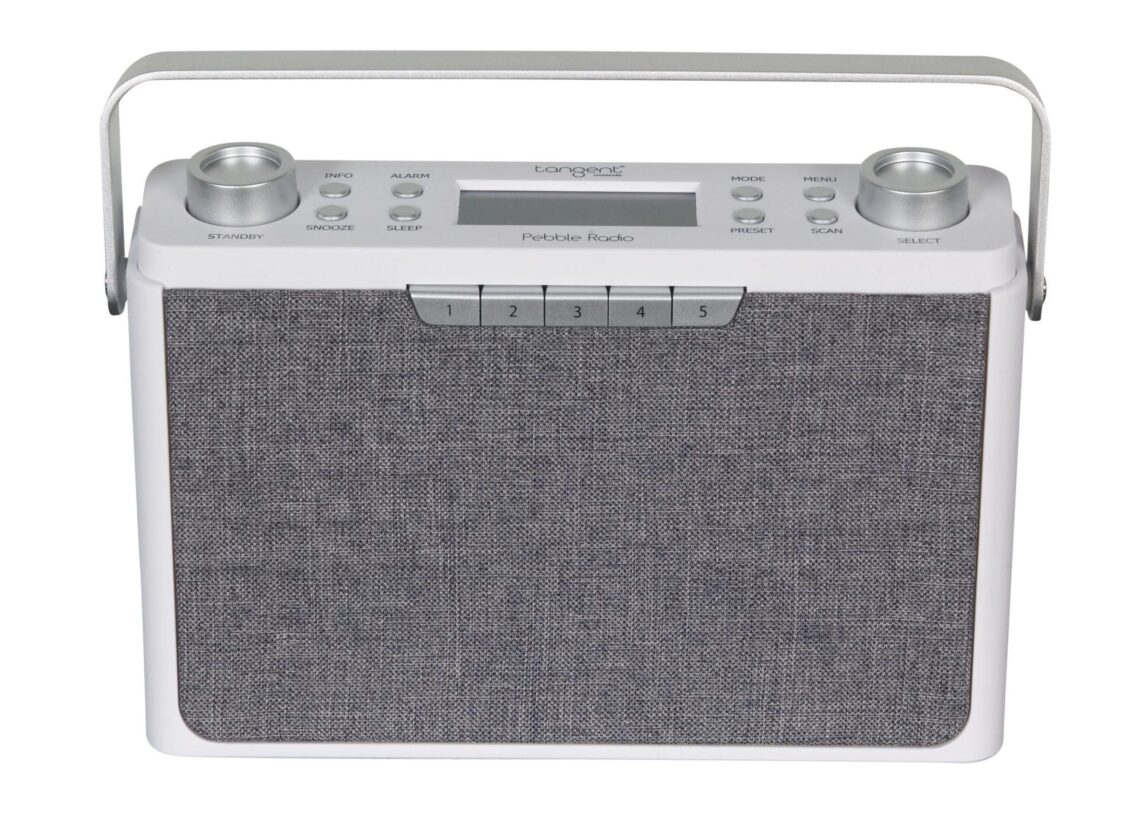 Tangent presenta la nuova radio da viaggio Pebble Radio, dotata di Bluetooth e sveglia.