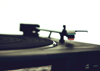 Il nuovo incontra il vecchio: il fascino intramontabile dei dischi in vinile.
