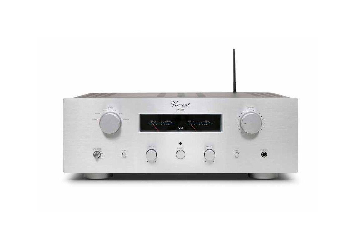 Amplificatore integrato della Vincent che utilizza valvole e transistor.