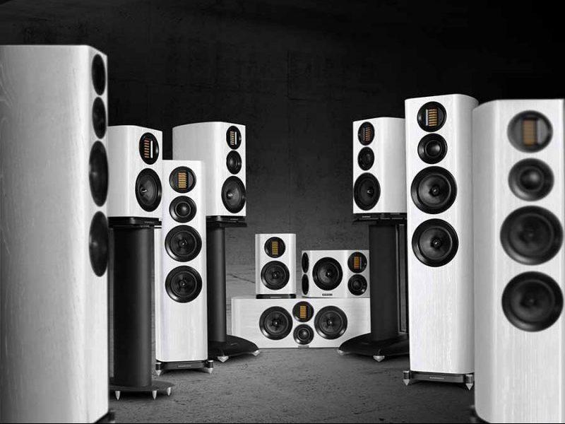 Wharfedale esitteli EVO 4 -kaiutinmalliston, joka kehitettiin samanaikaisesti Elysia-lippulaivan kanssa