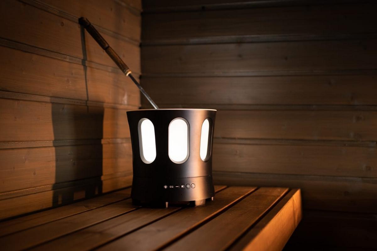 370 euron designsanko bluetooth-kaiuttimella löylyvedelle tai vaikka viinicooleriksi