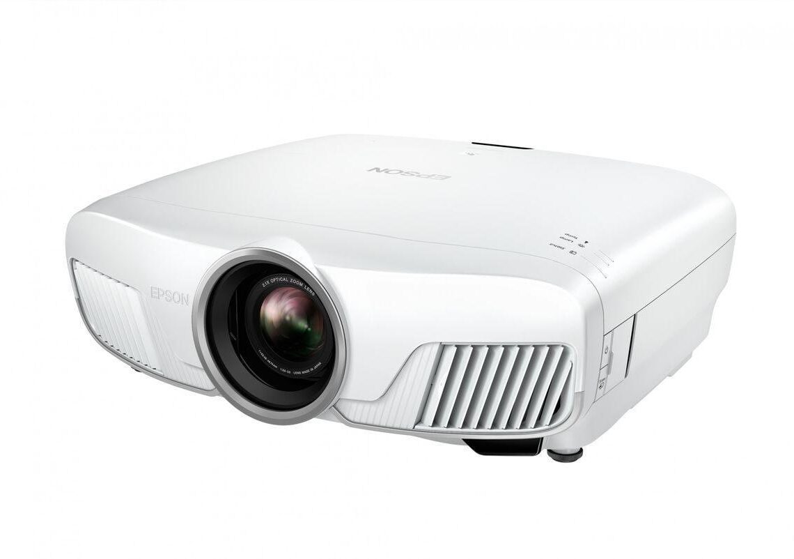 Proiettore Epson EH-TW9400W in prova: riproduzione di immagini naturali senza fili