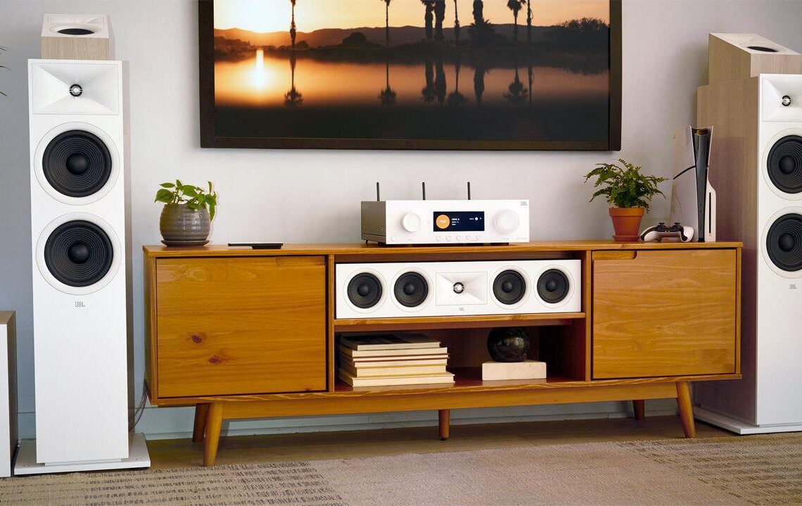 JBL presenta la sua nuova serie di altoparlanti Stage 2.