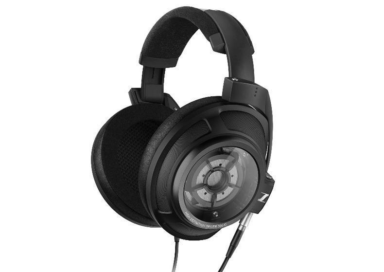 Sennheiserilta kuulokeuutuuksia ja soundbarin prototyyppi